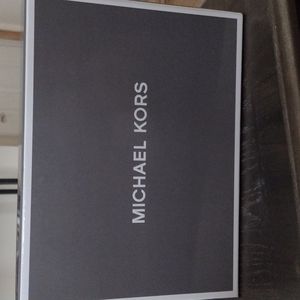 Michael Kors Hat and Scarf Set ***NWT***